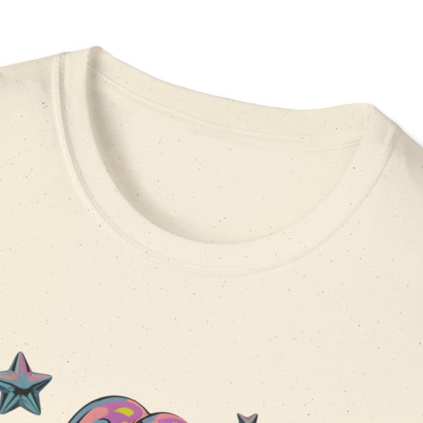 Tshirt Drapeau LGBT ballon en forme de chien avec des étoiles en arrière-plan design amusant et coloré pour célébrer la fierté t-shirt - Image 39