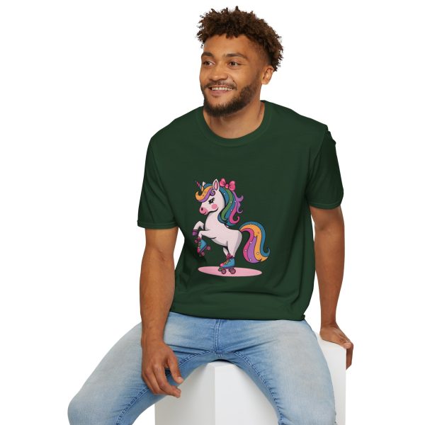 Tshirt Drapeau LGBT licorne sur un skateboard sur fond noir design vibrant et stylé pour sensibilisation à la diversité LGBTQ+ shirt t-shirt - Image 84