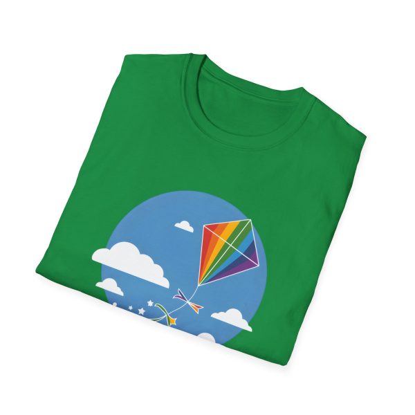 Tshirt LGBT+ cerf-volant avec queue arc-en-ciel volant dans le ciel design joyeux et coloré pour fierté LGBTQ+ shirt t-shirt - Image 88