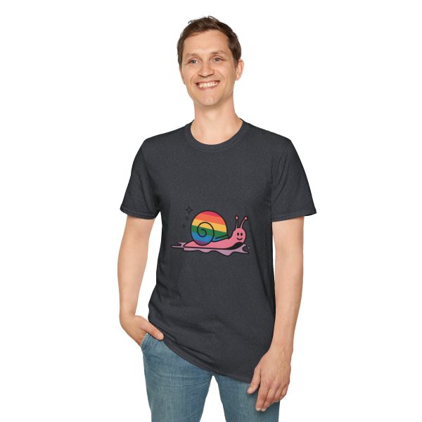 Tshirt Drapeau LGBT escargot avec coquille arc-en-ciel design amusant et coloré pour sensibilisation LGBTQ+ et fierté shirt t-shirt - Image 7