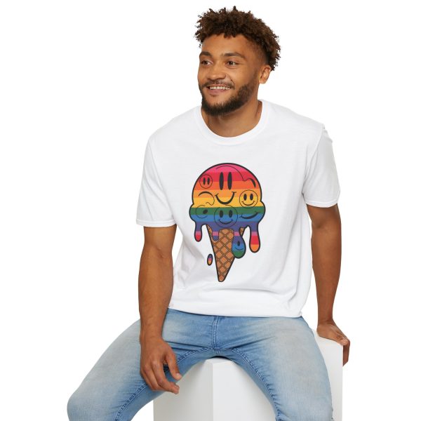 Tshirt LGBT+ cônes de glace avec visages souriants design amusant et mignon pour sensibilisation à la diversité et inclusion LGBTQ+ t-shirt - Image 24