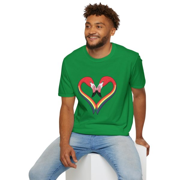 Tshirt LGBT+ flamants roses formant un coeur design symbolique pour célébration de l'amour et fierté LGBTQ+ et diversité shirt t-shirt - Image 96