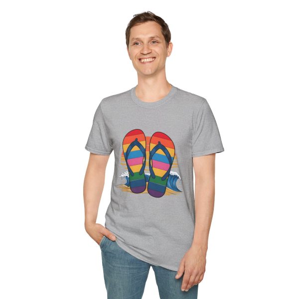 Tshirt LGBTQ+ tongs sur la plage design décontracté et estival pour célébrer la fierté et la diversité LGBTQ+ shirt t-shirt - Image 31