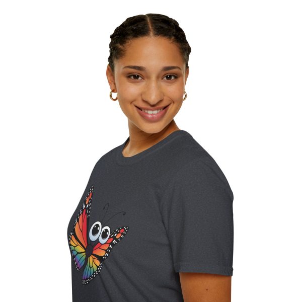 Tshirt Drapeau LGBT papillon coloré avec grands yeux sur fond noir design original et stylé pour sensibilisation à la fierté LGBTQ+ t-shirt - Image 9