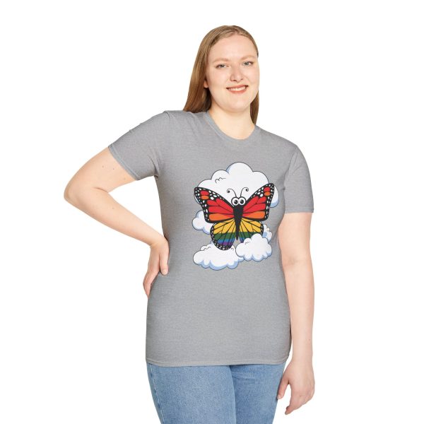 Tshirt Drapeau LGBT papillon assis sur un nuage dans le ciel design poétique et coloré pour sensibilisation et fierté LGBTQ+ shirt t-shirt - Image 29