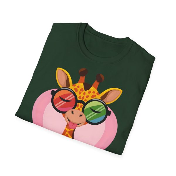 Tshirt LGBT+ girafe avec lunettes et coeur illustration colorée et amusante pour sensibilisation et soutien LGBTQ+ shirt t-shirt - Image 76