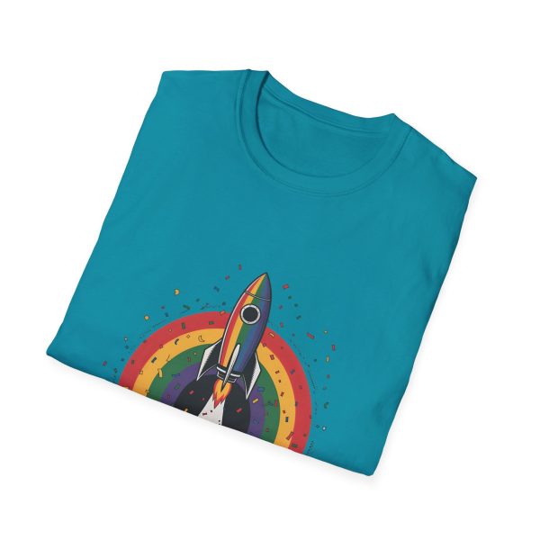 Tshirt LGBT+ fusée avec arc-en-ciel en arrière-plan design futuriste et coloré pour fierté et soutien à la communauté LGBTQ+ shirt t-shirt - Image 100