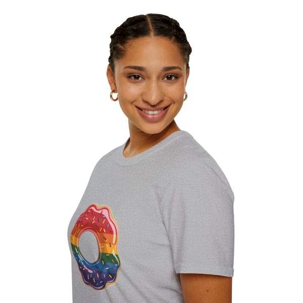 Tshirt Drapeau LGBT donut arc-en-ciel avec paillettes sur fond noir design coloré et amusant pour célébrer la diversité LGBTQ+ shirt t-shirt - Image 33