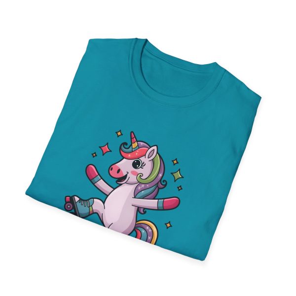 Tshirt LGBTQ+ licorne en skateboard sur fond noir design cool et coloré pour soutien à la fierté et diversité de la communauté LGBT+ t-shirt - Image 100