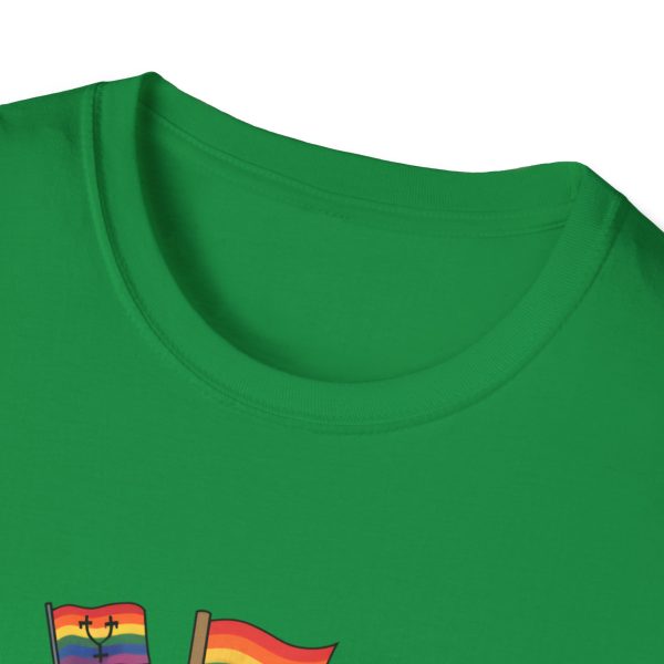 Tshirt Drapeau LGBT pieuvre tenant un drapeau arc-en-ciel et d'autres drapeaux design coloré et amusant pour célébrer LGBTQ+ shirt t-shirt - Image 87