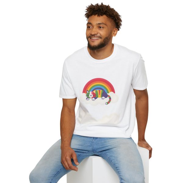 Tshirt LGBTQ+ chat dormant sur un nuage avec arc-en-ciel en arrière-plan design mignon et apaisant pour fierté LGBTQ+ shirt t-shirt - Image 24