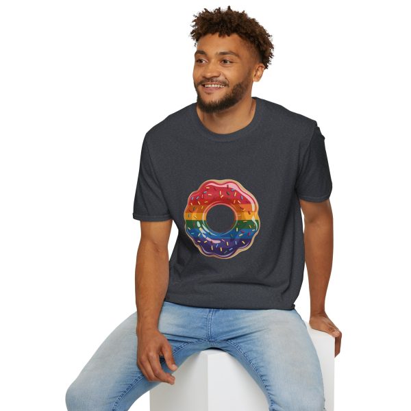 Tshirt Drapeau LGBT donut arc-en-ciel avec paillettes sur fond noir design coloré et amusant pour célébrer la diversité LGBTQ+ shirt t-shirt - Image 12