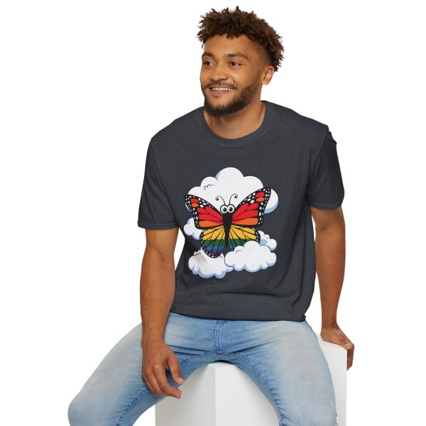 Tshirt Drapeau LGBT papillon assis sur un nuage dans le ciel design poétique et coloré pour sensibilisation et fierté LGBTQ+ shirt t-shirt - Image 12