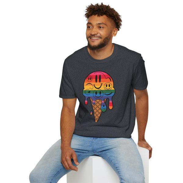 Tshirt LGBT+ cônes de glace avec visages souriants design amusant et mignon pour sensibilisation à la diversité et inclusion LGBTQ+ t-shirt - Image 12