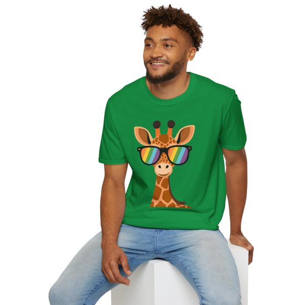 Tshirt LGBT+ girafe avec lunettes de soleil et rayure arc-en-ciel design humoristique et stylé pour fierté et soutien LGBTQ+ shirt t-shirt - Image 96