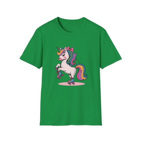 Tshirt Drapeau LGBT licorne sur un skateboard sur fond noir design vibrant et stylé pour sensibilisation à la diversité LGBTQ+ shirt t-shirt - Image 85