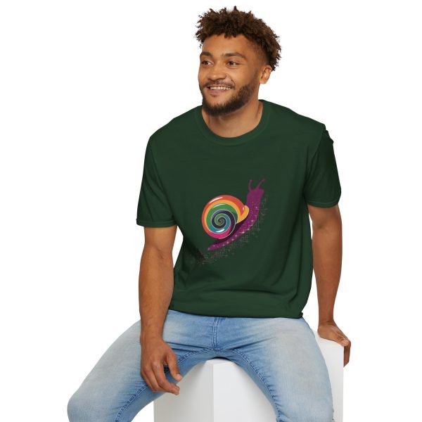 Tshirt Drapeau LGBT escargot assis sur un flocon de neige design mignon et coloré pour sensibilisation à la diversité LGBTQ+ shirt t-shirt - Image 84