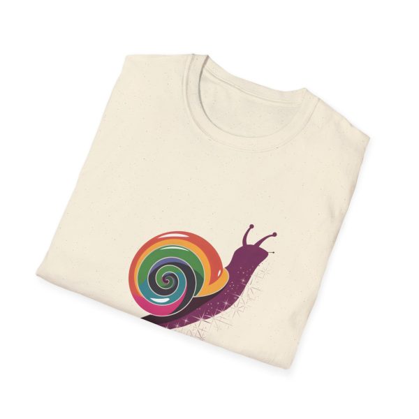 Tshirt Drapeau LGBT escargot assis sur un flocon de neige design mignon et coloré pour sensibilisation à la diversité LGBTQ+ shirt t-shirt - Image 40