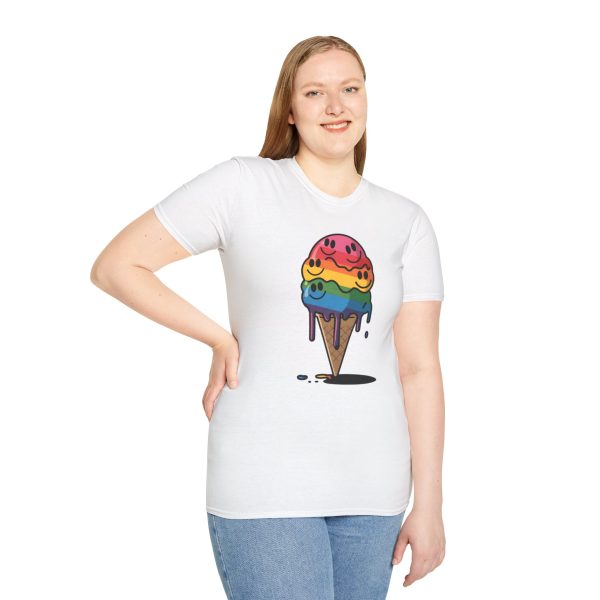 Tshirt Drapeau LGBT glace arc-en-ciel avec visages souriants design ludique et coloré pour célébrer la diversité et inclusion LGBTQ+ t-shirt - Image 17