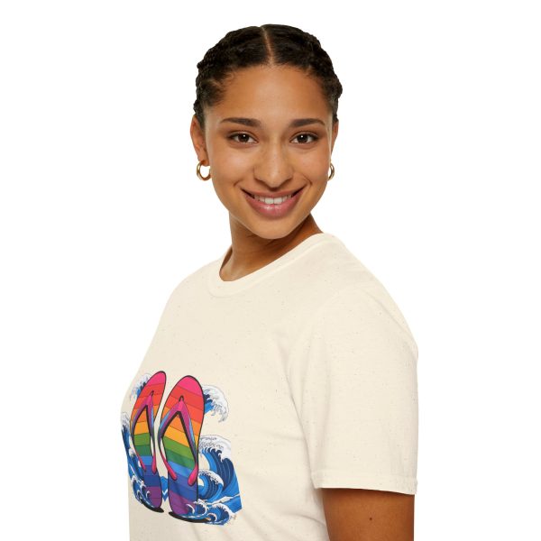 Tshirt LGBT+ tongs flottant dans l'eau design coloré et décontracté pour célébrer la fierté LGBTQ+ et l'amour universel shirt t-shirt - Image 45