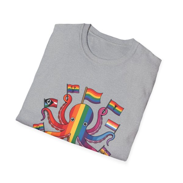 Tshirt Drapeau LGBT pieuvre tenant un drapeau arc-en-ciel et d'autres drapeaux design coloré et amusant pour célébrer LGBTQ+ shirt t-shirt - Image 28