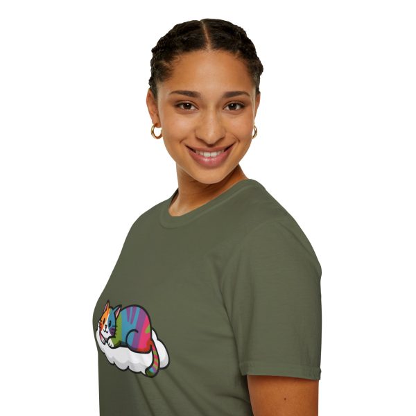 Tshirt LGBTQ+ chat allongé sur un nuage design mignon et apaisant pour célébrer l'amour et la diversité dans la communauté LGBTQ+ t-shirt - Image 69