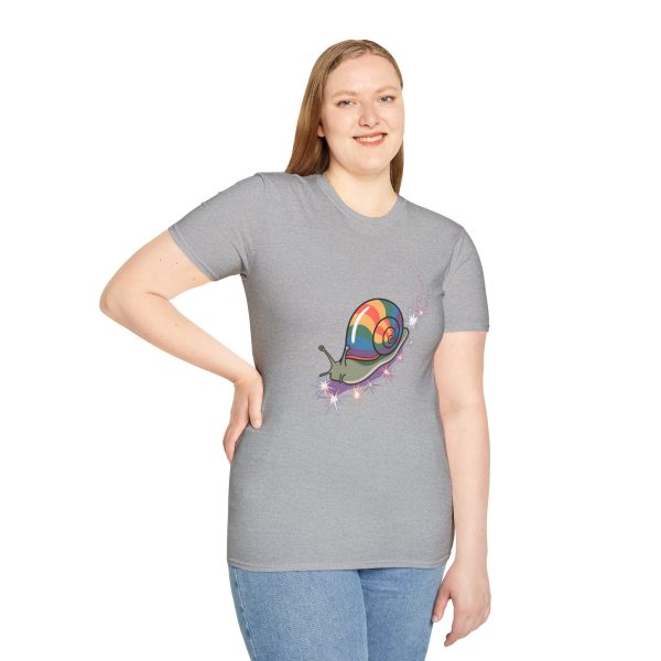 Tshirt LGBT+ escargot avec coquille colorée sur son dos design original et mignon pour célébrer la diversité et fierté LGBTQ+ shirt t-shirt - Image 29