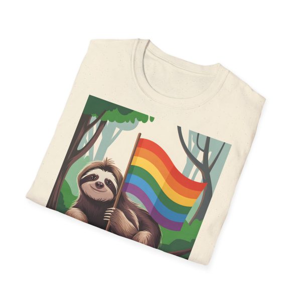 Tshirt Drapeau LGBT paresseux assis sur un arbre tenant un drapeau arc-en-ciel design décontracté et coloré pour fierté LGBTQ+ shirt t-shirt - Image 40