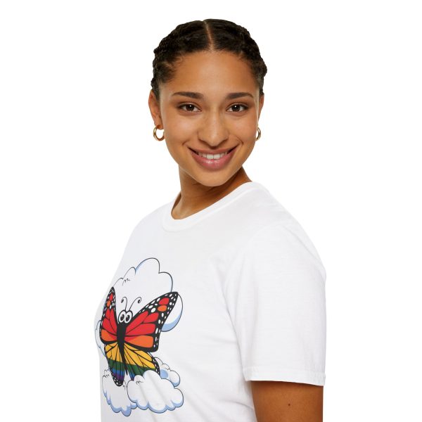 Tshirt Drapeau LGBT papillon assis sur un nuage dans le ciel design poétique et coloré pour sensibilisation et fierté LGBTQ+ shirt t-shirt - Image 21