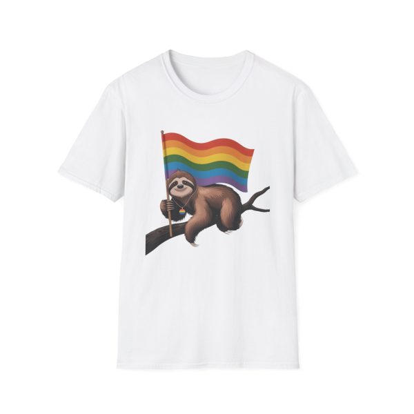 Tshirt Drapeau LGBT paresseux tenant un drapeau arc-en-ciel sur une branche design amusant et coloré pour sensibilisation LGBTQ+ t-shirt - Image 13