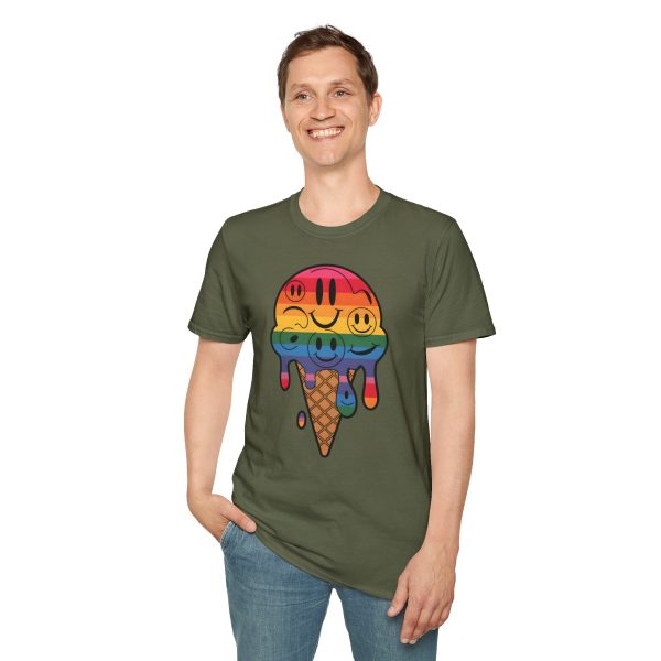 Tshirt LGBT+ cônes de glace avec visages souriants design amusant et mignon pour sensibilisation à la diversité et inclusion LGBTQ+ t-shirt - Image 67