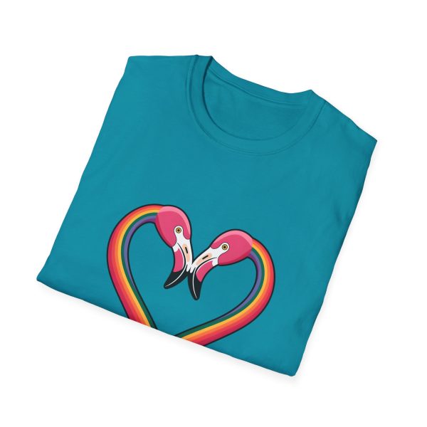 Tshirt Drapeau LGBT flamants roses en forme de coeur fond noir design romantique et symbolique pour célébrer l'amour LGBTQ+ t-shirt - Image 100