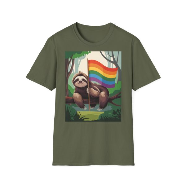 Tshirt Drapeau LGBT paresseux assis sur un arbre tenant un drapeau arc-en-ciel design décontracté et coloré pour fierté LGBTQ+ shirt t-shirt - Image 61