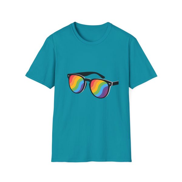 Tshirt LGBT+ lunettes de soleil arc-en-ciel sur fond noir design éclatant pour célébrer la fierté et diversité LGBTQ+ shirt t-shirt - Image 97