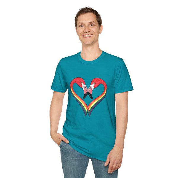 Tshirt LGBT+ flamants roses formant un coeur design symbolique pour célébration de l'amour et fierté LGBTQ+ et diversité shirt t-shirt - Image 103