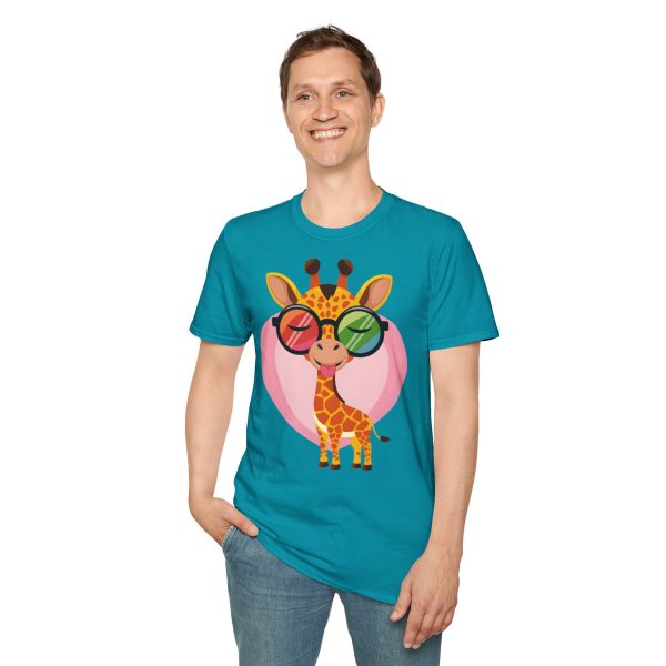 Tshirt LGBT+ girafe avec lunettes et coeur illustration colorée et amusante pour sensibilisation et soutien LGBTQ+ shirt t-shirt - Image 103