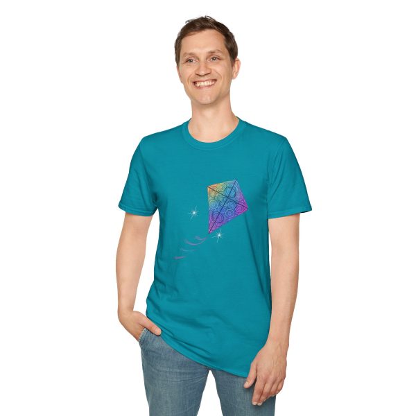 Tshirt Drapeau LGBT cerf-volant coloré volant dans la nuit design symbolique pour célébrer la liberté et la fierté LGBTQ+ shirt t-shirt - Image 103