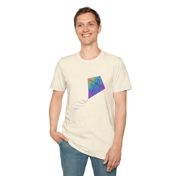 Tshirt Drapeau LGBT cerf-volant coloré volant dans la nuit design symbolique pour célébrer la liberté et la fierté LGBTQ+ shirt t-shirt - Image 43