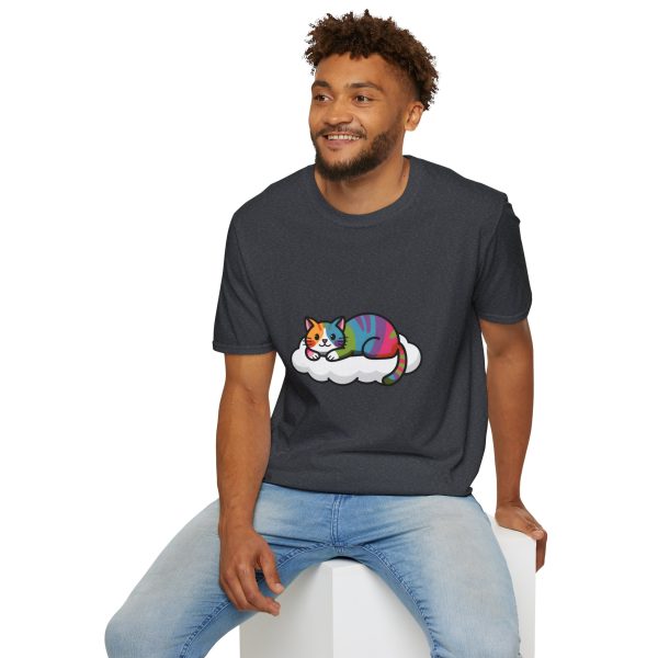 Tshirt LGBTQ+ chat allongé sur un nuage design mignon et apaisant pour célébrer l'amour et la diversité dans la communauté LGBTQ+ t-shirt - Image 12