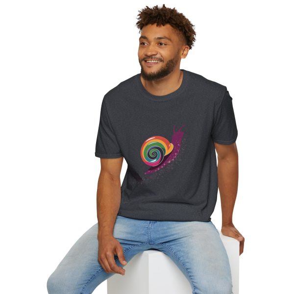 Tshirt Drapeau LGBT escargot assis sur un flocon de neige design mignon et coloré pour sensibilisation à la diversité LGBTQ+ shirt t-shirt - Image 12