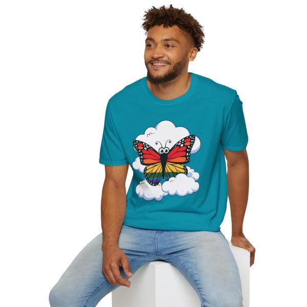 Tshirt Drapeau LGBT papillon assis sur un nuage dans le ciel design poétique et coloré pour sensibilisation et fierté LGBTQ+ shirt t-shirt - Image 108