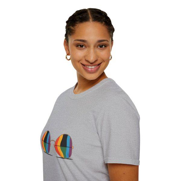 Tshirt Drapeau LGBT paire de lunettes sur fond noir design stylé et vibrant pour sensibilisation et soutien LGBTQ+ shirt t-shirt - Image 33