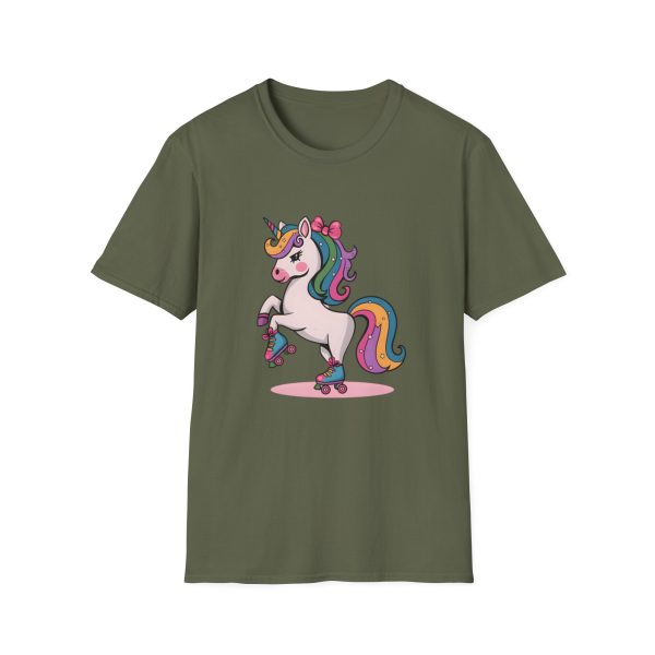 Tshirt Drapeau LGBT licorne sur un skateboard sur fond noir design vibrant et stylé pour sensibilisation à la diversité LGBTQ+ shirt t-shirt - Image 61