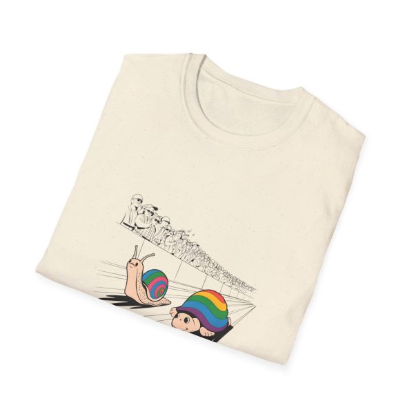 Tshirt LGBTQ+ deux escargots superposés design amusant pour célébrer la fierté et l'inclusion dans la communauté LGBT+ shirt t-shirt - Image 40