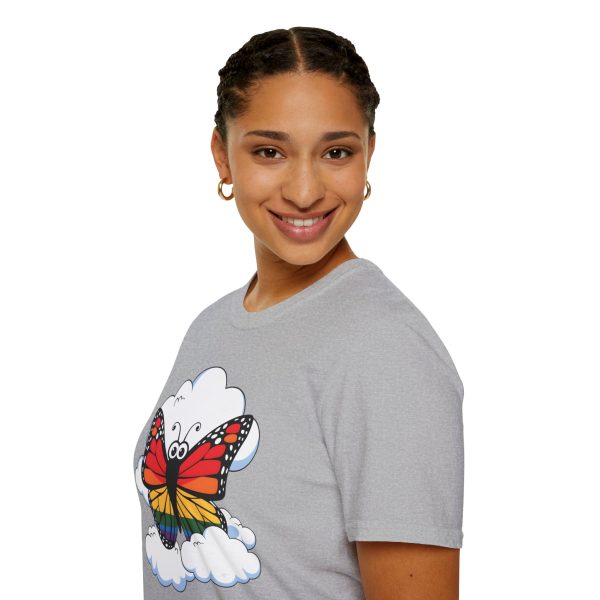 Tshirt Drapeau LGBT papillon assis sur un nuage dans le ciel design poétique et coloré pour sensibilisation et fierté LGBTQ+ shirt t-shirt - Image 33