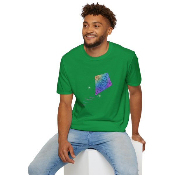 Tshirt Drapeau LGBT cerf-volant coloré volant dans la nuit design symbolique pour célébrer la liberté et la fierté LGBTQ+ shirt t-shirt - Image 96