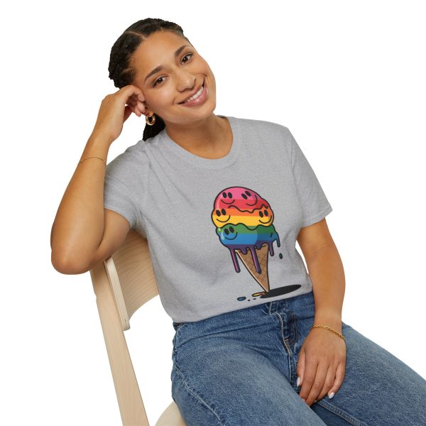 Tshirt Drapeau LGBT glace arc-en-ciel avec visages souriants design ludique et coloré pour célébrer la diversité et inclusion LGBTQ+ t-shirt - Image 34