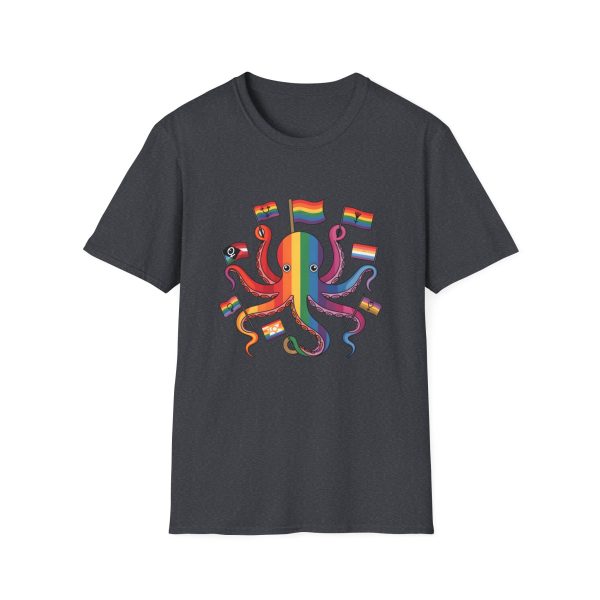 Tshirt Drapeau LGBT pieuvre tenant un drapeau arc-en-ciel et d'autres drapeaux design coloré et amusant pour célébrer LGBTQ+ shirt t-shirt