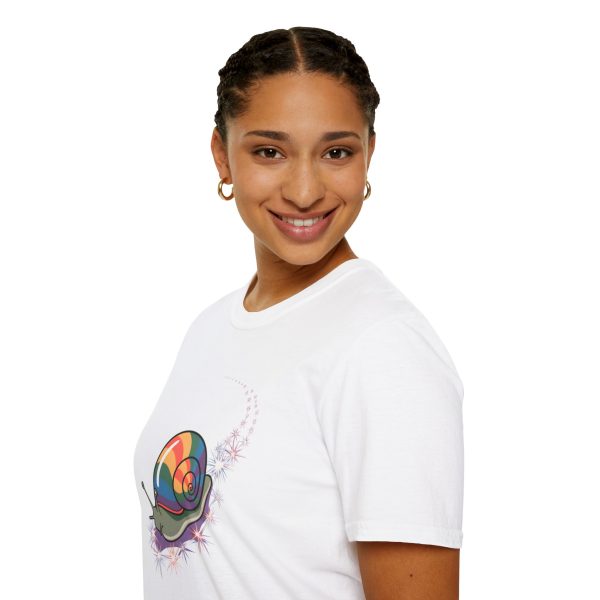 Tshirt LGBT+ escargot avec coquille colorée sur son dos design original et mignon pour célébrer la diversité et fierté LGBTQ+ shirt t-shirt - Image 21