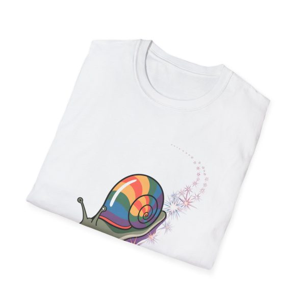 Tshirt LGBT+ escargot avec coquille colorée sur son dos design original et mignon pour célébrer la diversité et fierté LGBTQ+ shirt t-shirt - Image 16